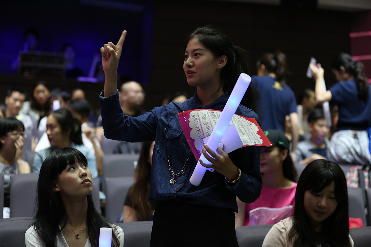学播音主持好不好？专业有没有发展前景