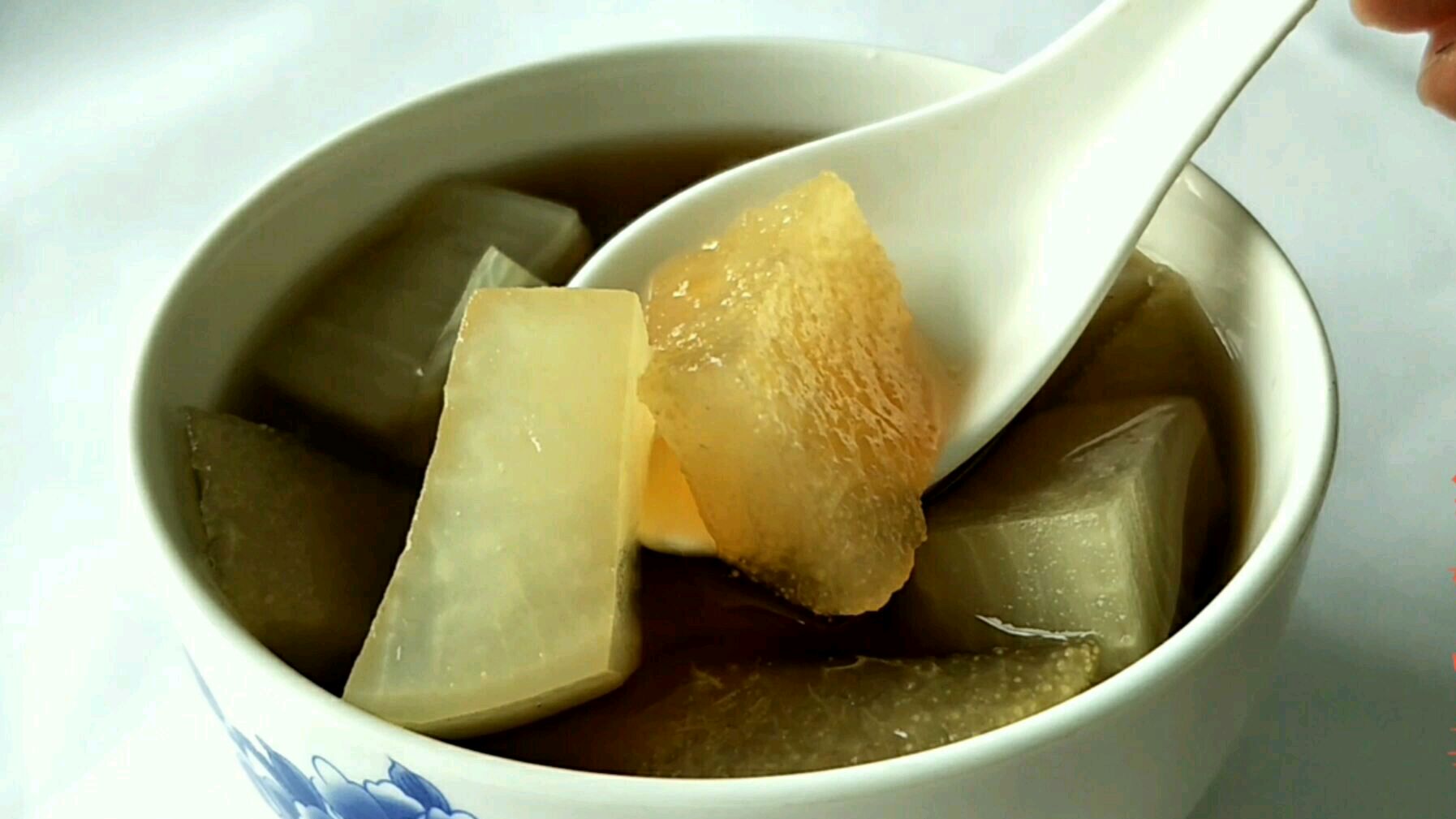 感冒了别急着吃药,试试这道食疗汤,润肺止咳,做法简单,管用