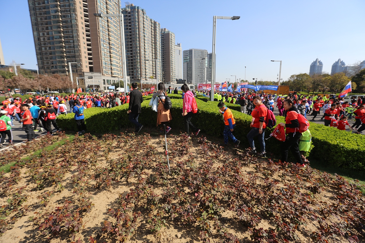 2017年3月26日,第11届郑开国际马拉松在如意湖畔正式开跑,其中5km马拉