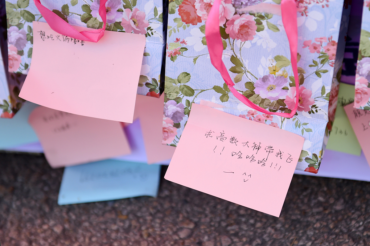 写一封爸爸妈妈给女儿14岁生日礼上的信 1000字