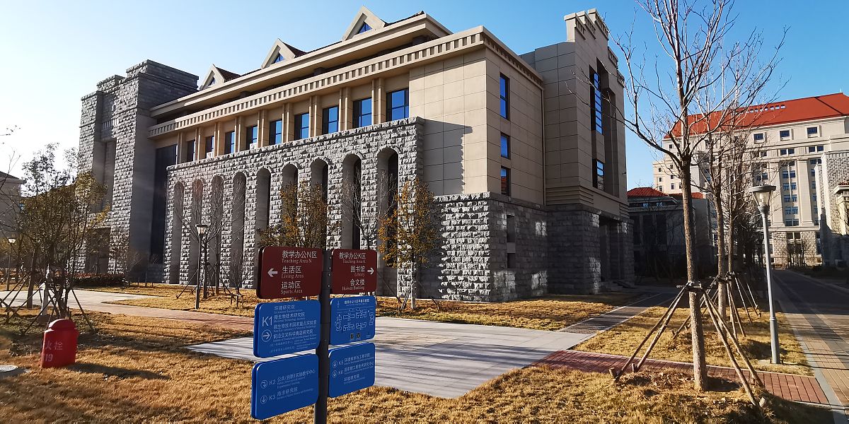 青岛绿泽电影美术学校设有影像与影视技术专业吗？