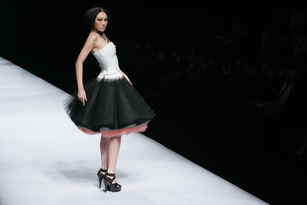 邯郸艺术设计学校简介用发散性