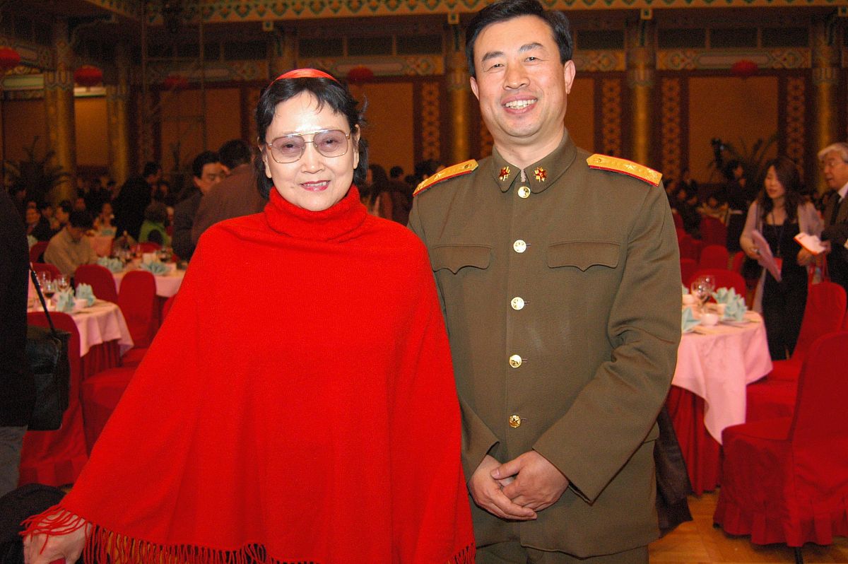 杨怡将军和李云将军的两位女将军身材大揭秘：德威莉娅vs伊丽莎白
