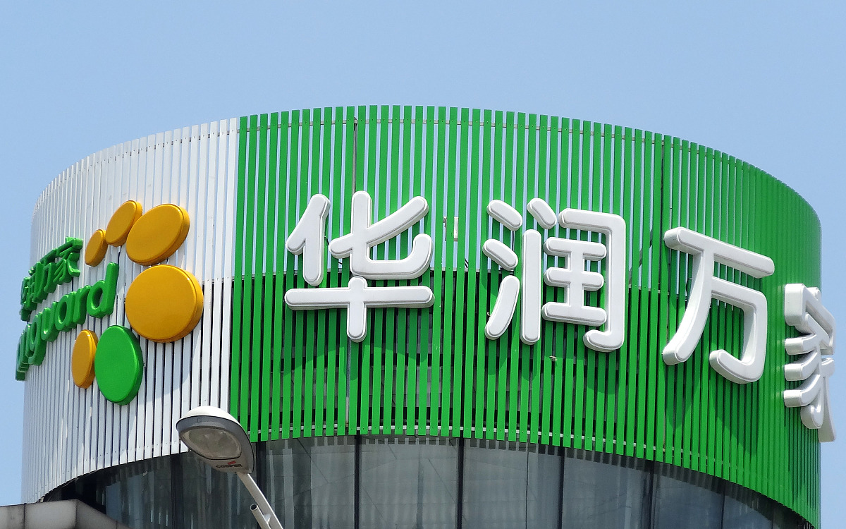 怎么用另一种方式表达同样的意思？实行样板制度材料和购买必须严格按照本工程的相关材料技术标准进行。在进行材料采购之前应该仔细调查研究材料市场并审查材料供应商的信用。如果需要还可以通过质量技术监督部门对产品质量进行检验