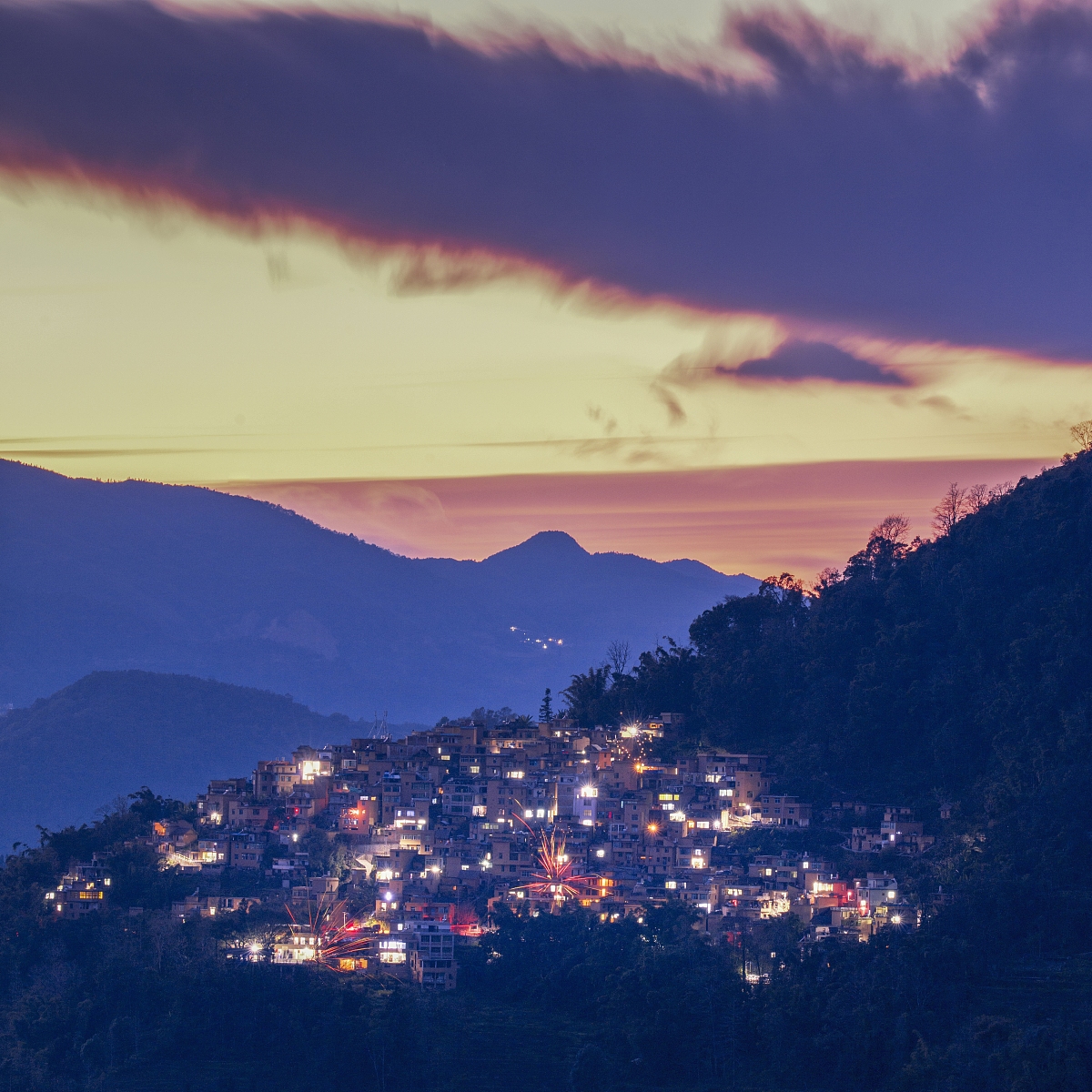 红河中专学校学历：中等职业教育