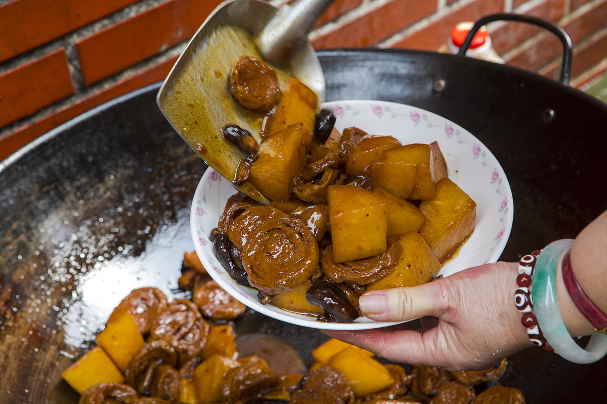 ④ You have a British friend who has just come to China and doesnt know much about the culture What advice would you give them to help them adaptAs an AI language model I dont have personal experience