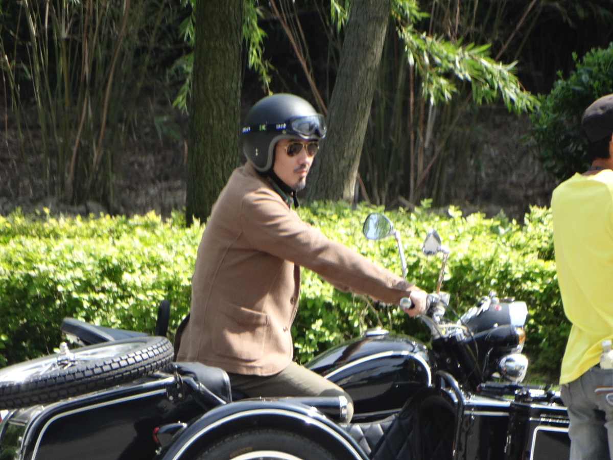 女人骑小踏板摩托车的电视剧