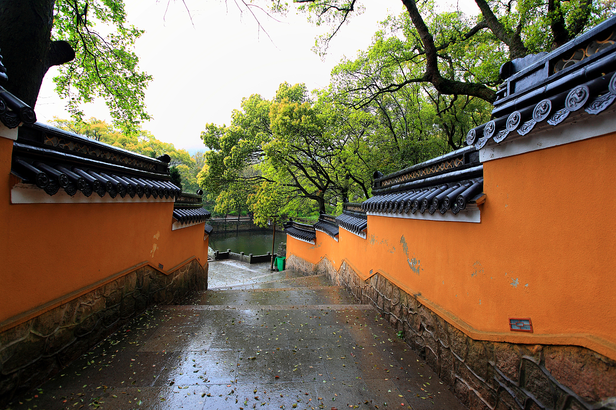 2013年04月05日,浙江省舟山市***_***2013-04-05 普陀山法雨寺前长廊+