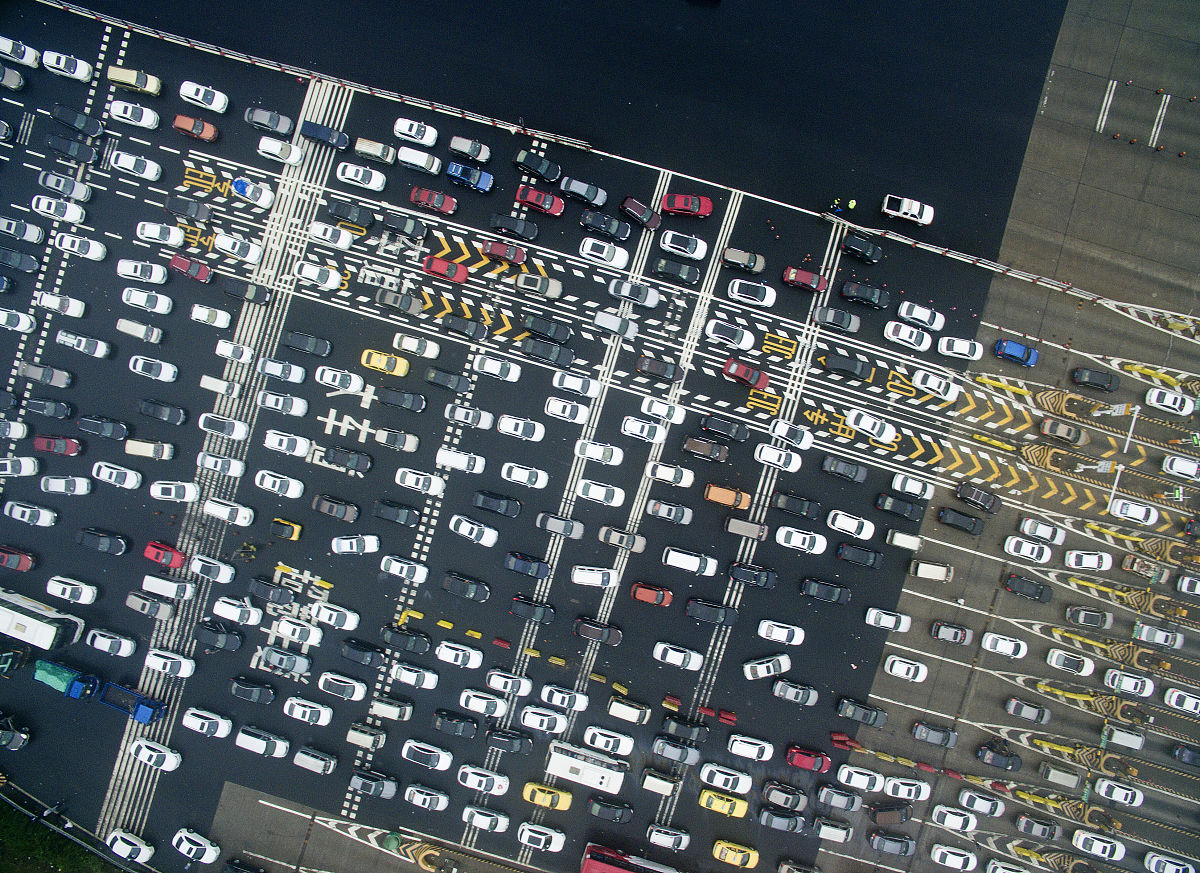 dataframe1 有2列信息info经纬度dataframe2 有3列信息 小区名info经纬度从dataframe2 中匹配相同info 最近的距离的小区名到dataframe1