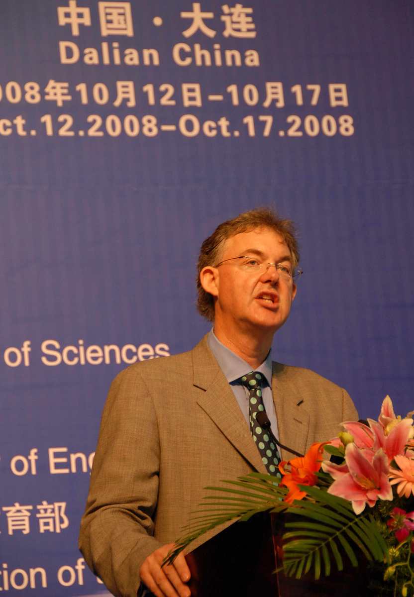 借用Erik Thorbecke思想讨论发展经济学不同年代的思想、理论、模型政策和分析方法的差异性尤其是最近30年的演进。