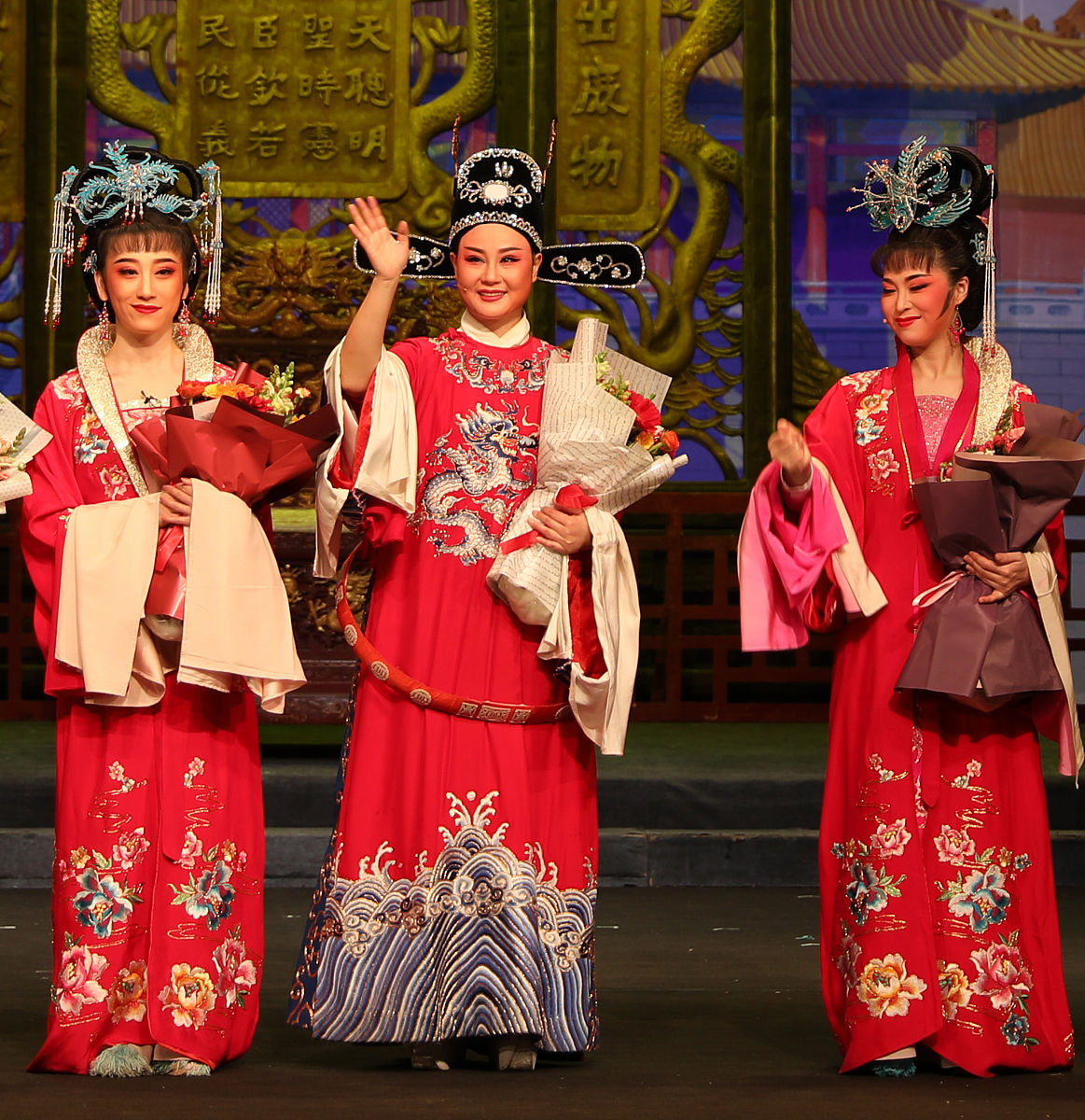 黄梅戏的特点：唱腔、表演、主题、服装、舞蹈