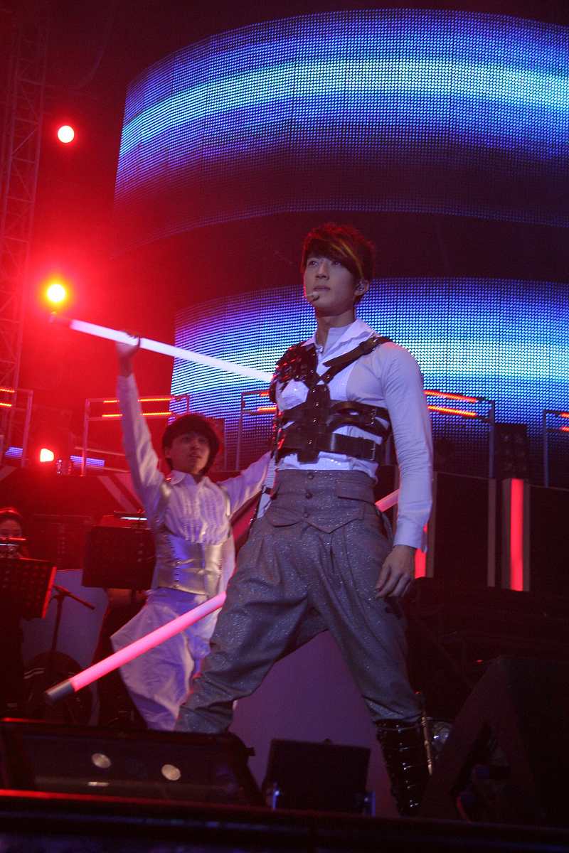 2009年4月11日,上海,飞轮海"想入飞飞世界巡回演唱会"在上海大舞台正