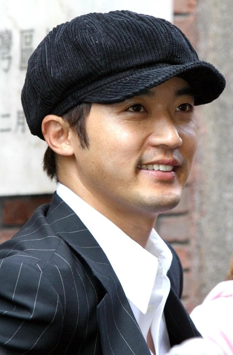 铃芽环游世界之旅：探索文化、品尝美食、留下难忘回忆