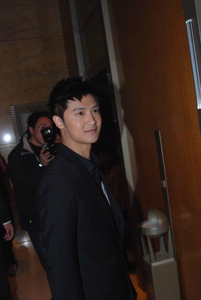 2009年2月28日,上海,2009新娱乐慈善群星会颁奖晚会.***_***田亮返回