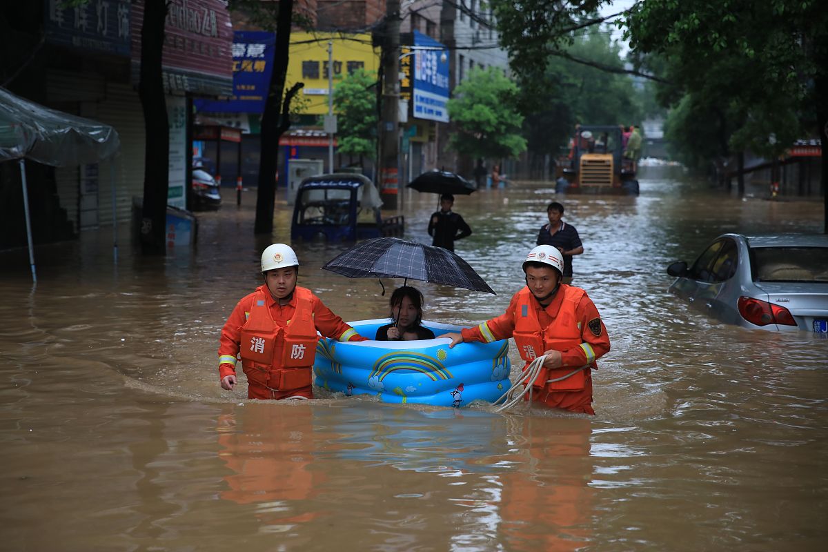灾害防御策略：削弱源头、阻断途径、保护人群