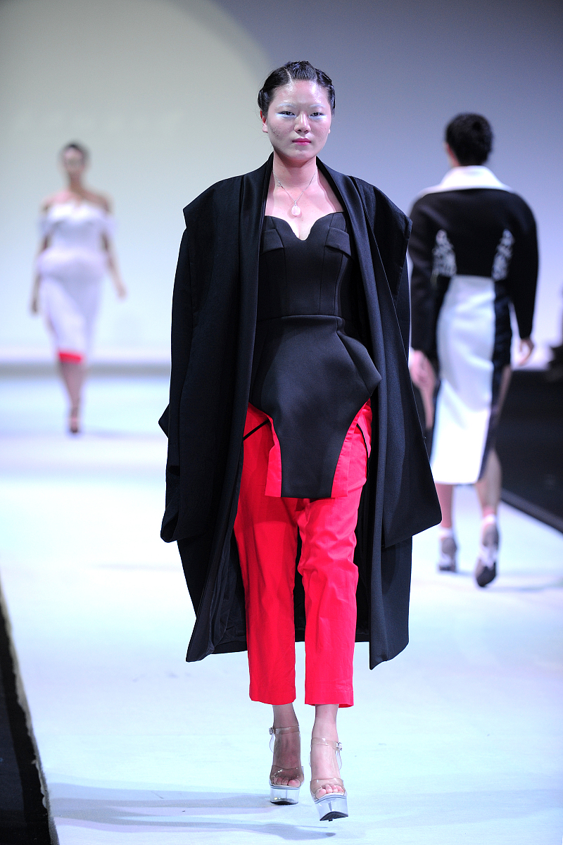 鹤壁职业技术学院服装设计专业课程有哪些？就业前景怎么样？