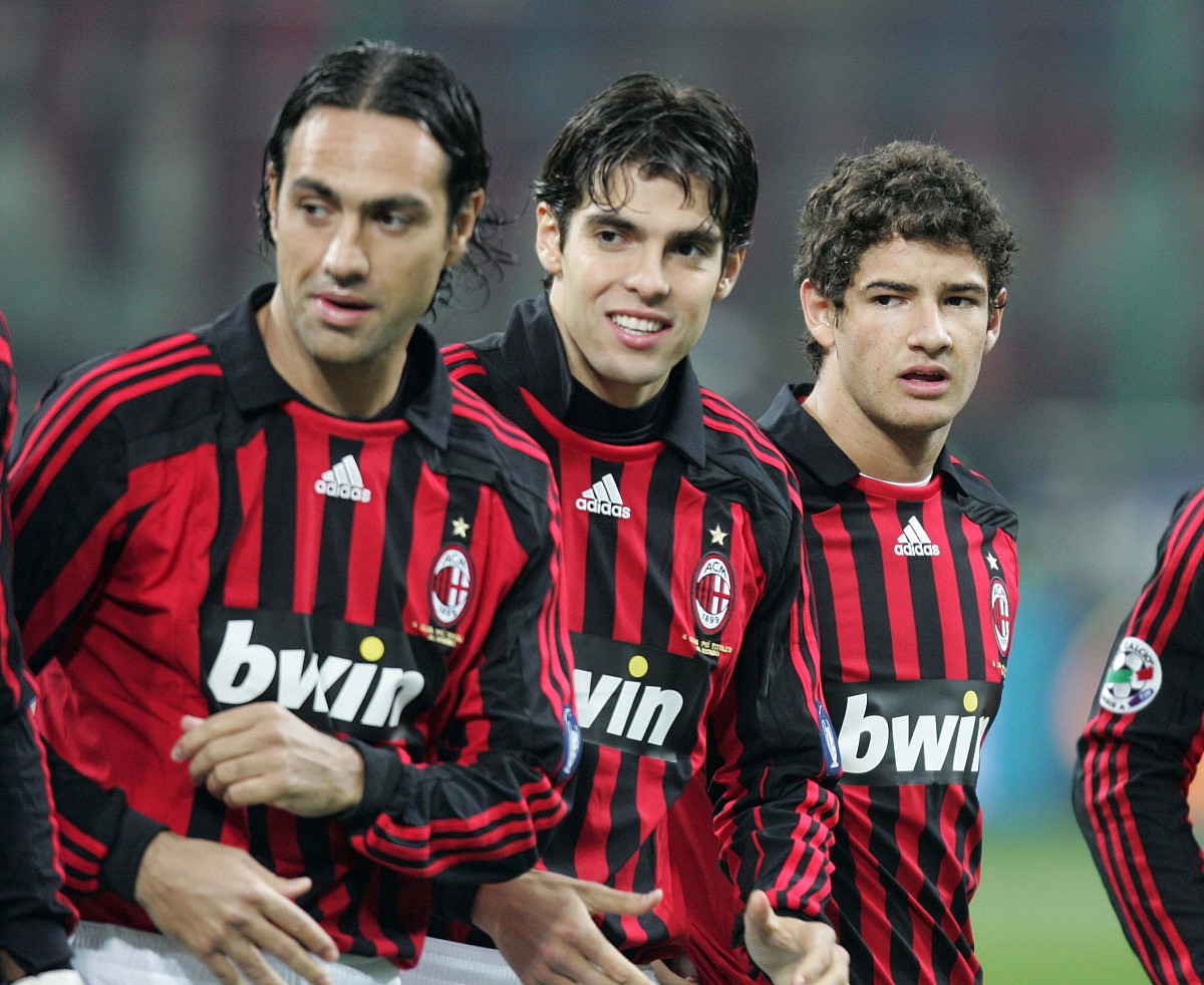 请用中文对后面网址内容生成摘要不要少于10个句子 httpswwwcbssportscomsoccernewsac-milan-vs-napoli-odds-picks-how-to-watch-live-stream-time-april-2-2023-italian-serie-a-predictions