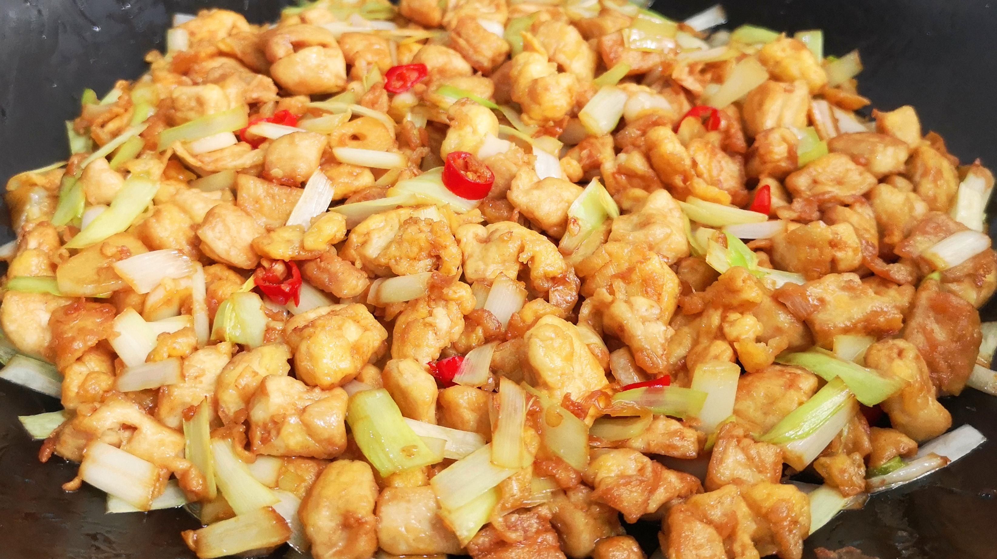 大厨教你做豆腐炒鸡蛋,香嫩可口特别下饭,做法简单家常容易学