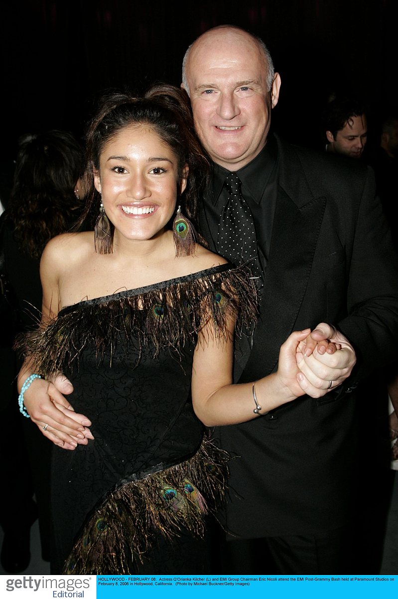 hollywood - february 08:  actress q'orianka kilcher (l) and emi 