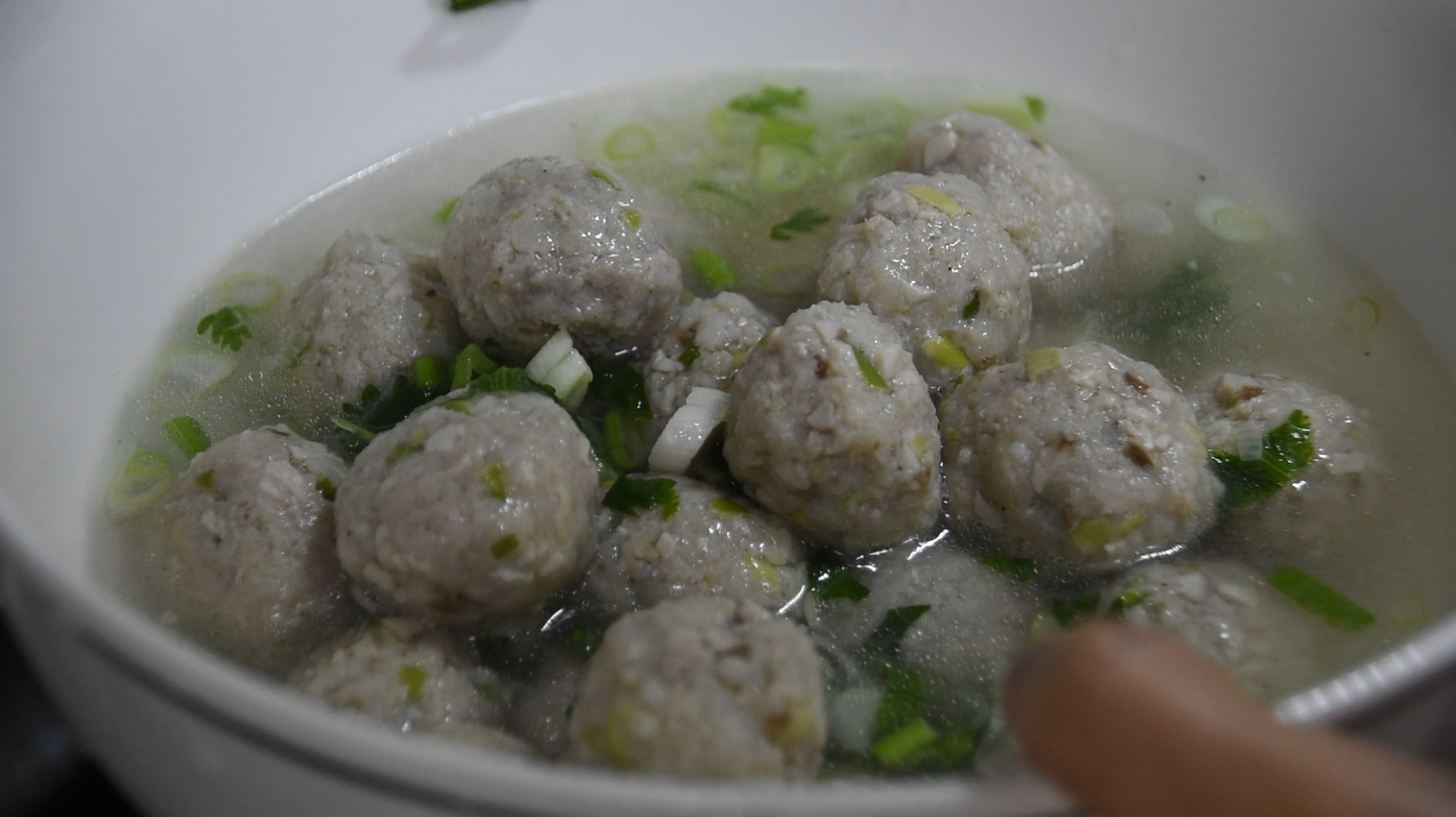 Q弹滑嫩的“香菇肉丸汤”入口即化,老人小孩都爱吃!