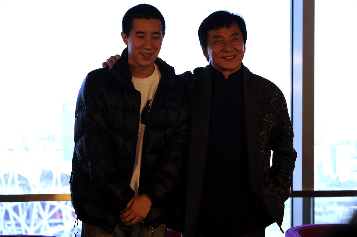 2009年4月1日,北京,"2009北京大型演唱会"媒体见面会.***_***成龙 房