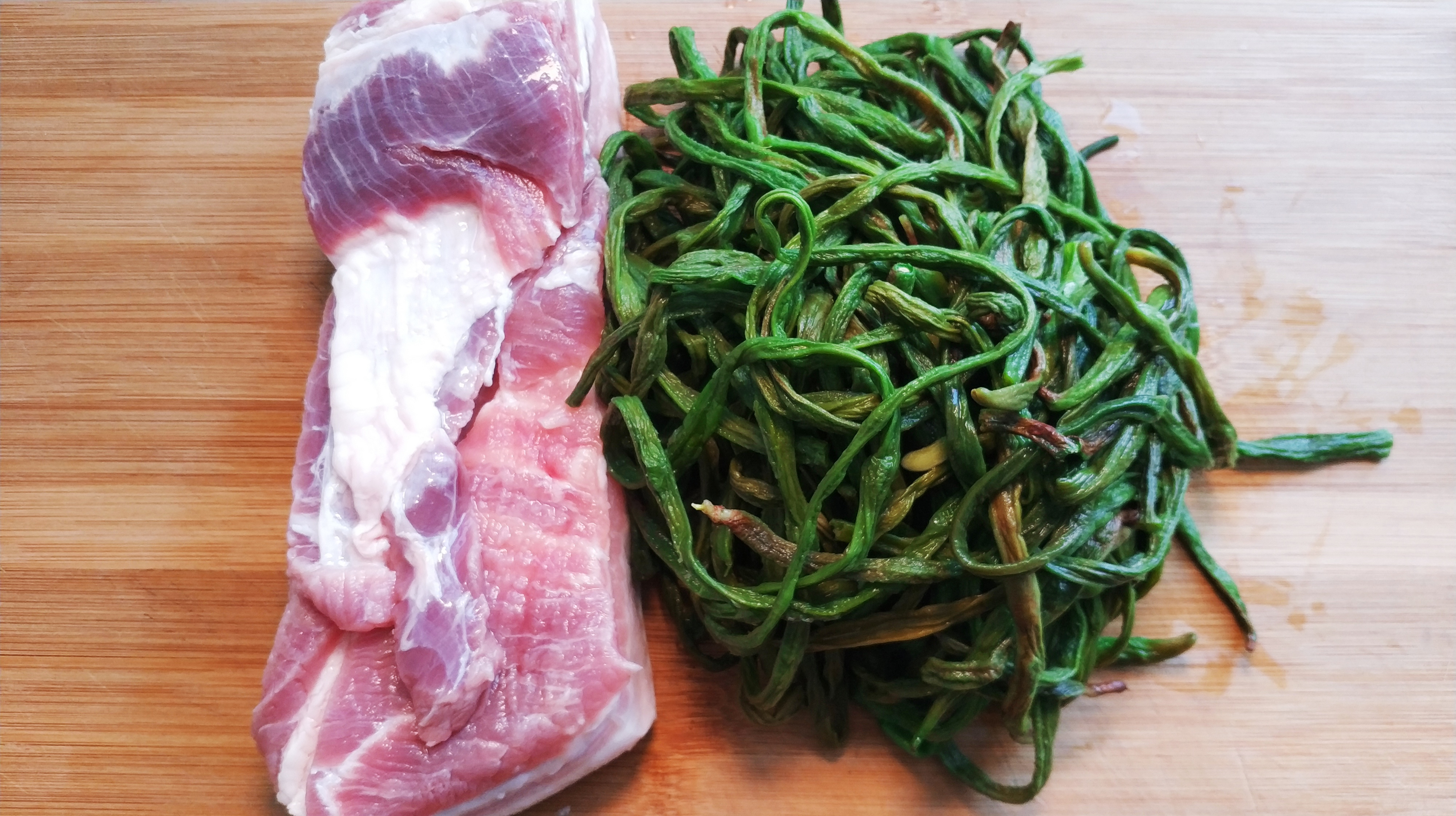 干豆角和它一起烧,锅里一炖,肉烂菜香,米饭都得多吃一碗