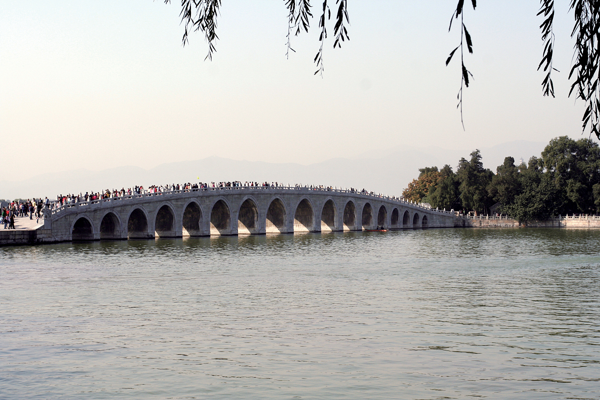 假设你是一位土木工程的学生你参加了参观桥梁建筑的认识实习你参观了一座百年用于输煤的老拱桥一座可以通行高铁的现代拱桥和一个通车的悬索桥请写一篇实习报告介绍三座桥的特点包括结构特点不少于900字