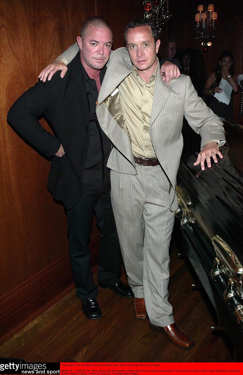 我想做一个关于对抗比赛的小程序能给我取100个3个字的名字吗