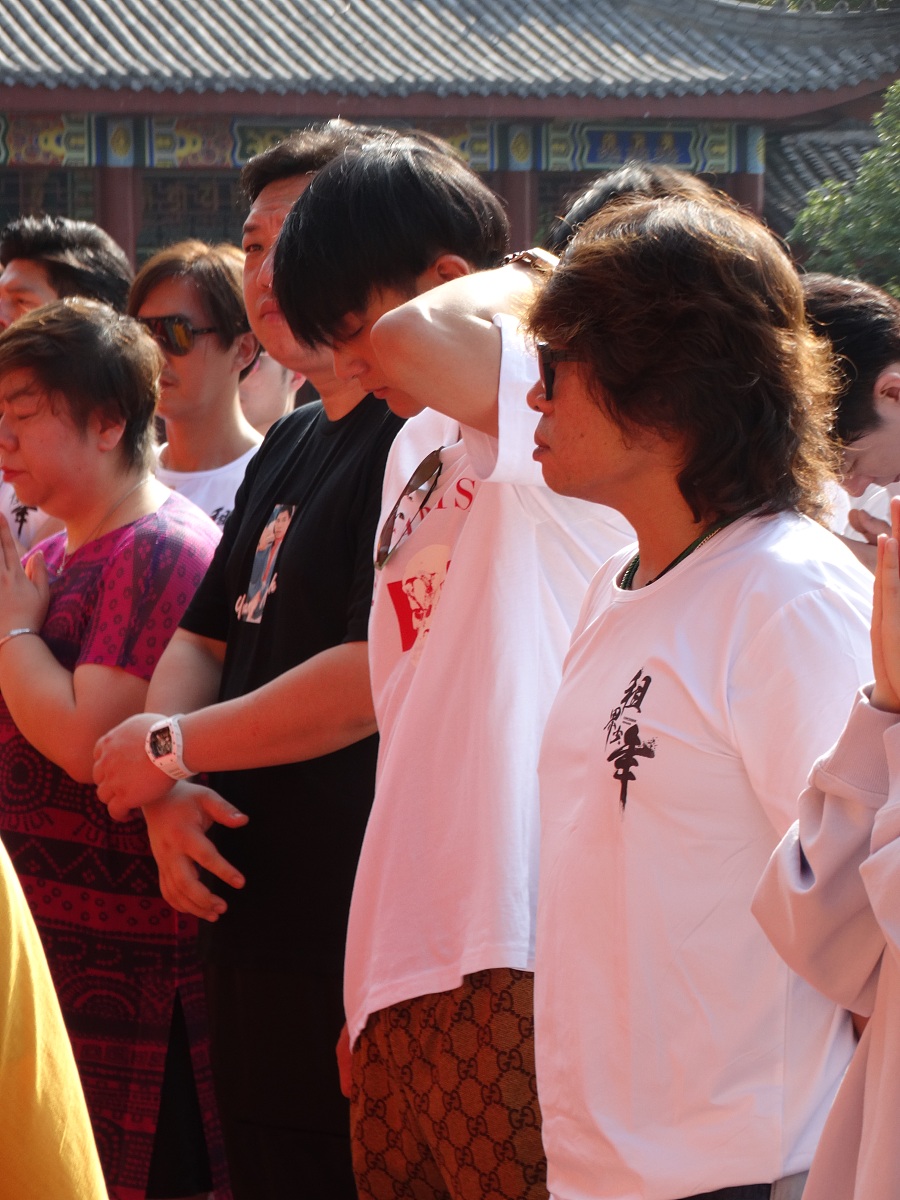 抖音短视频带货脚本解析：口红、面膜、运动鞋案例分析