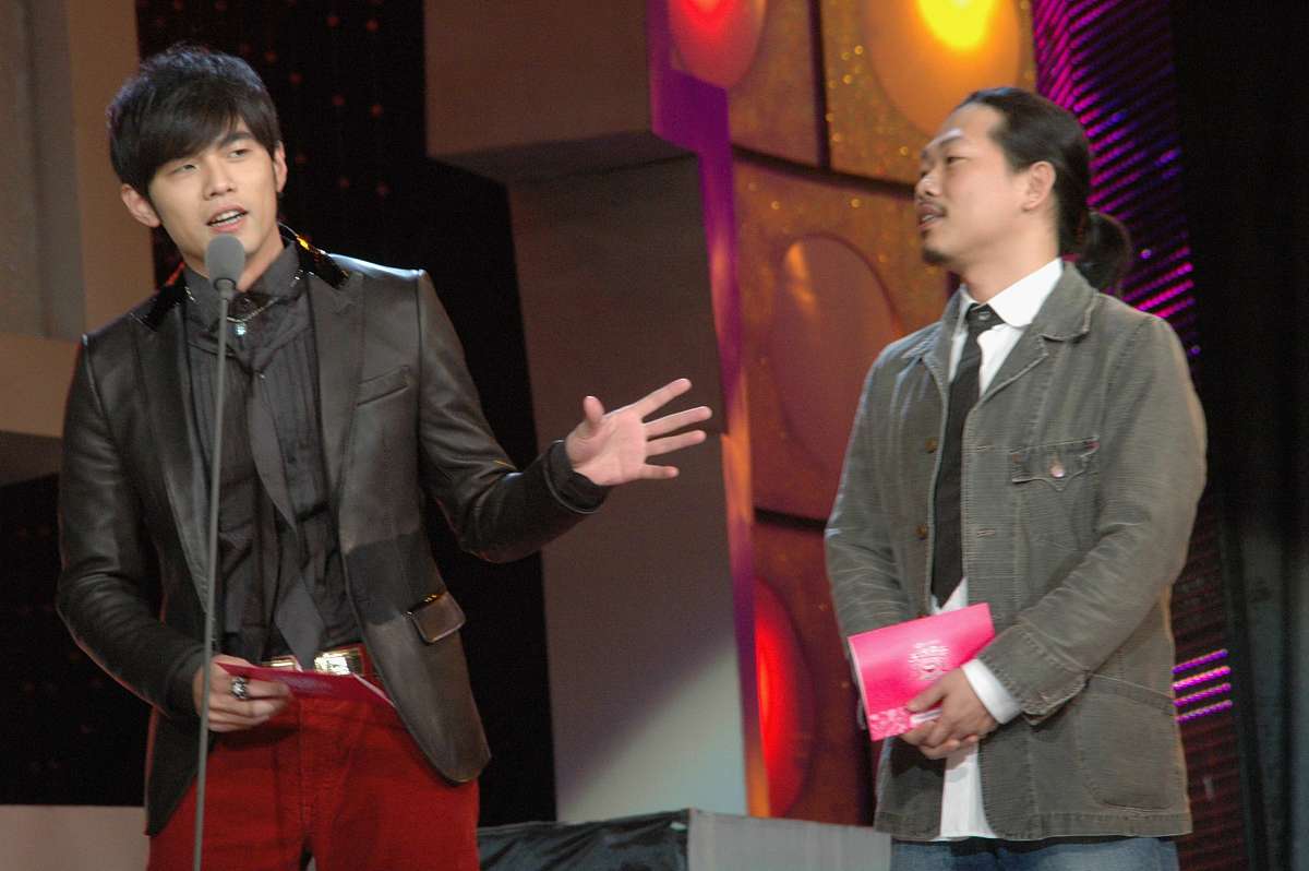 为一首名为青花瓷的歌曲写歌词附上作品简介