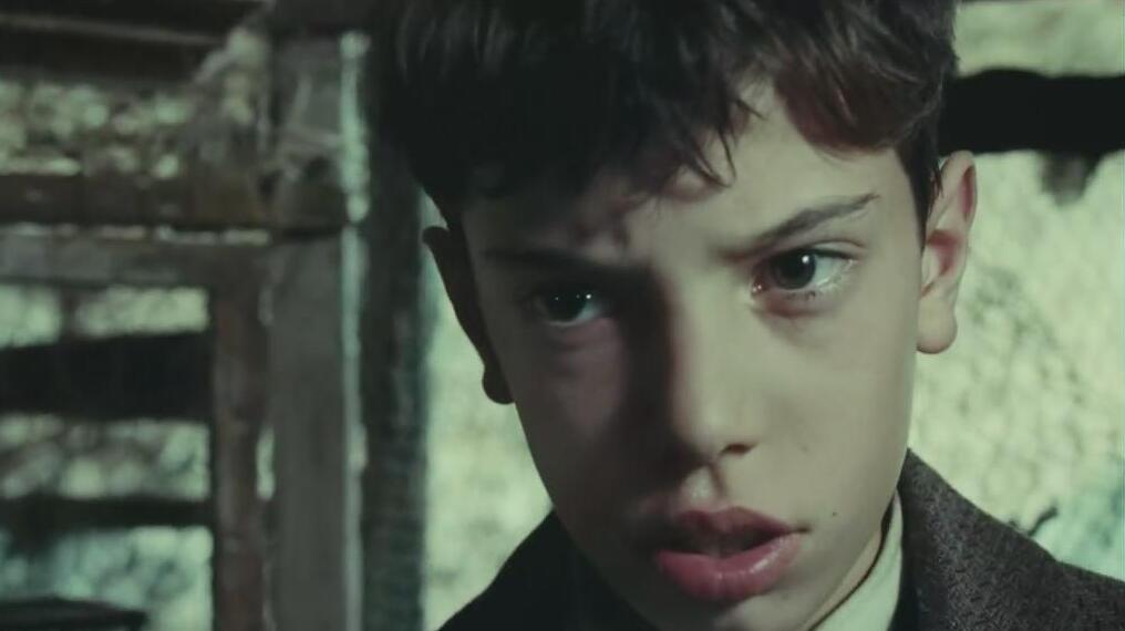 穷孩子被有钱人收养,连亲妈都不认了!一部西班牙剧情电影