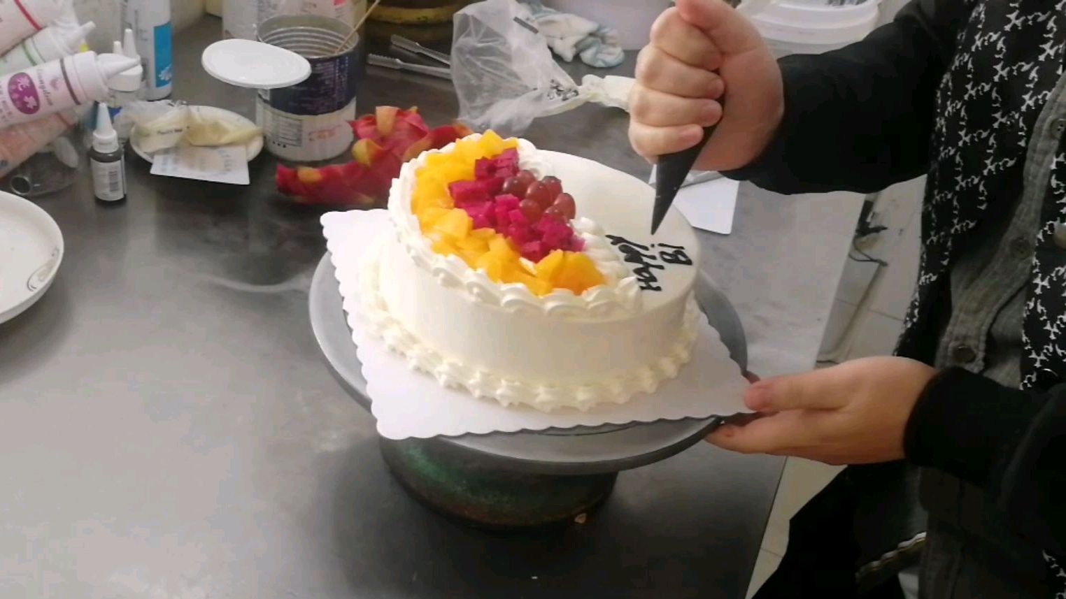 在家也能学着做的水果彩虹蛋糕 简单好做又漂亮