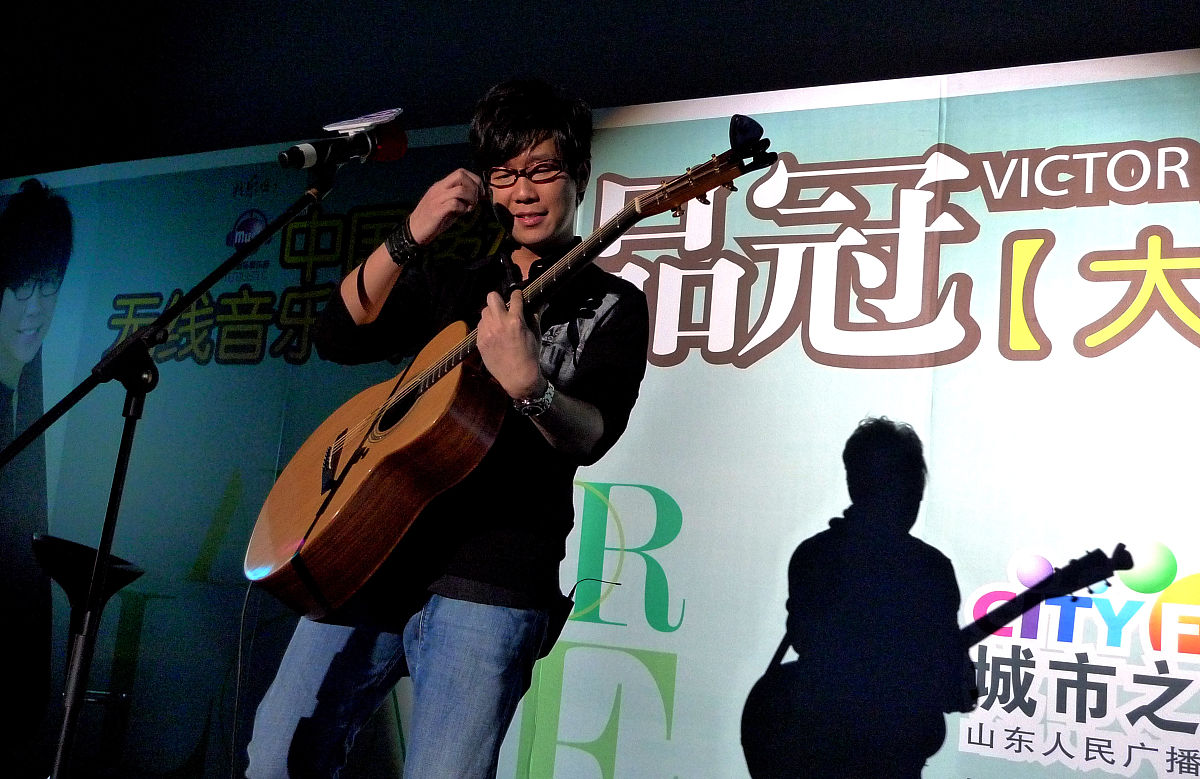 2009年11月16日,济南,"品冠——爱情大富翁"全国巡回歌友会济南站演出