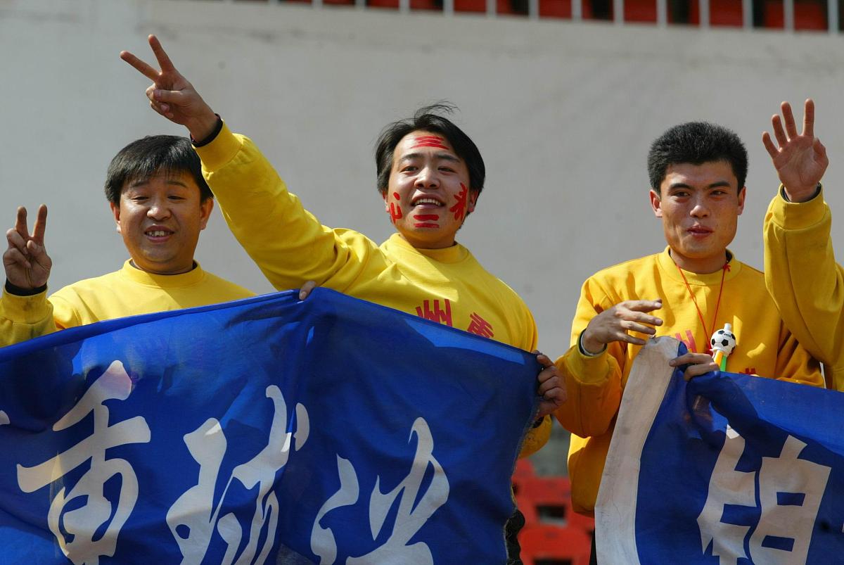 你充当一个写作文员我给你一段话你对这段话进行伪原创、润色改写降低与原文的相似度保持主要意思不变再进行一句话的简单扩写扩写加在原来的内容后面也就是放在同一个pp里面不要放在一个单独的pp里面并且保持html标签不变给你的内容如下：
 p李治斌：凭借出色的绘画功底和学校老师的进行培养在04级四川省美术联考中夺得桂冠荣获第一名。p
p李元园：以出色的音乐天赋和刻苦练习荣获宝贝星第二