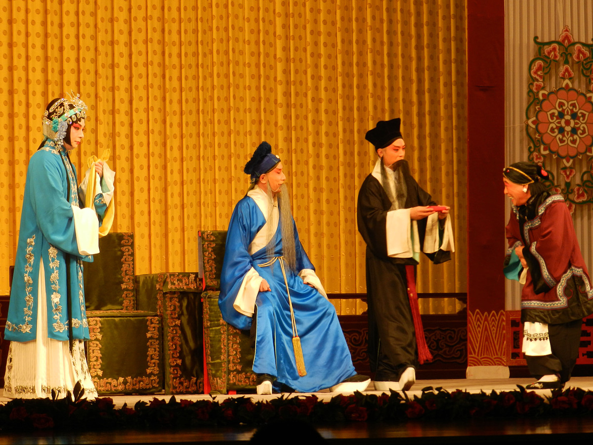 重新改写下述文字降低重复率至5：由于元代文人地位低下失去了仕进的道路大多处在生活底层对黑暗的现实生活有着清醒认识与人民群众的思想感情接近因此其作品的主流多能正视现实揭露黑暗反映人民的愿望歌颂人民的斗争精神。具体表现主要有如下三个方面：①深刻暴露封建统治的种种罪恶反映人民所受到的各种压迫歌颂人民的反抗斗争精神。如《窦娥冤》②揭露统治者的腐朽无能投降卖国歌颂人民和爱国将领反抗民族压迫的斗争唤起民族意识