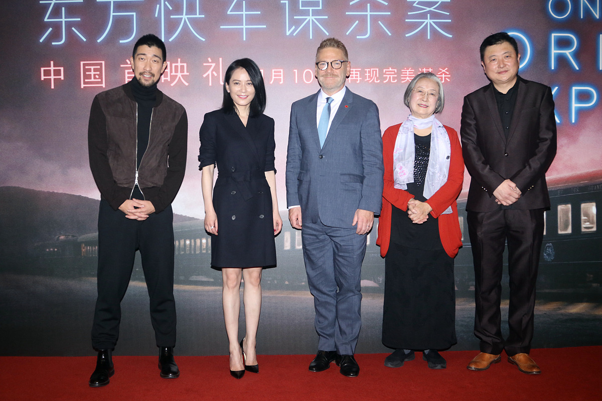 王千源助阵《东方快车谋杀案》首映  俞飞鸿穿西装裙秀美腿优雅大气