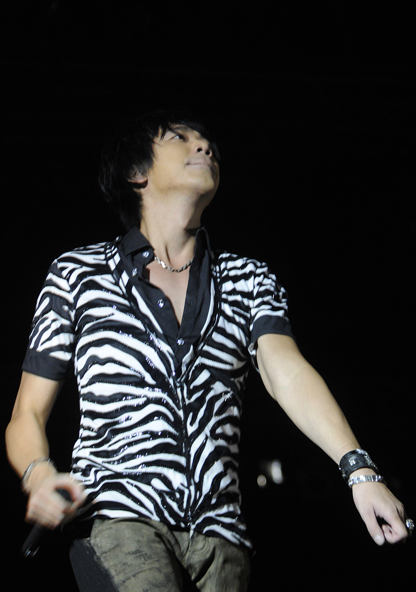 2009年7月24日,昆明,群星演唱会在新亚洲体育城举行.***_***信+++_+++