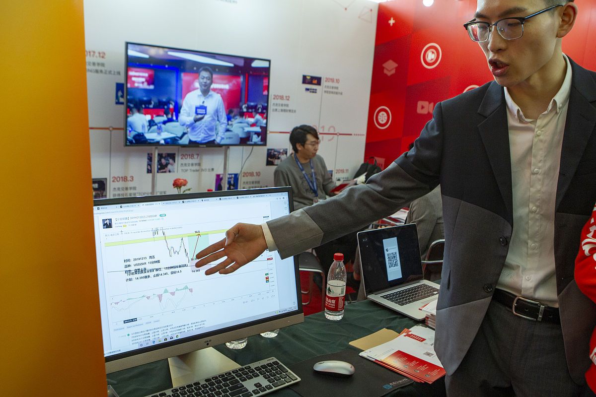 期权价格和期权行权价格一样吗