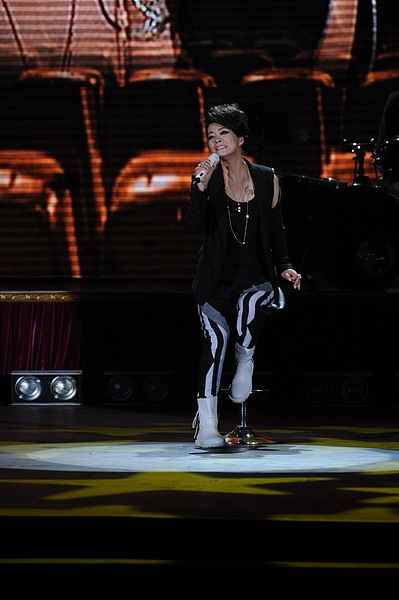 再见只是陌生人 - 毛阿敏 - 歌词