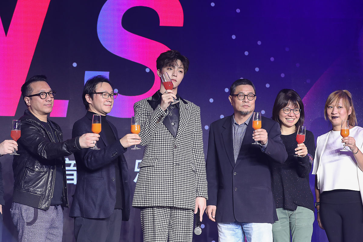 2019年11月19日,北京,陈立农现身环球音乐n.e.w.s亚洲签约发布会.陈立