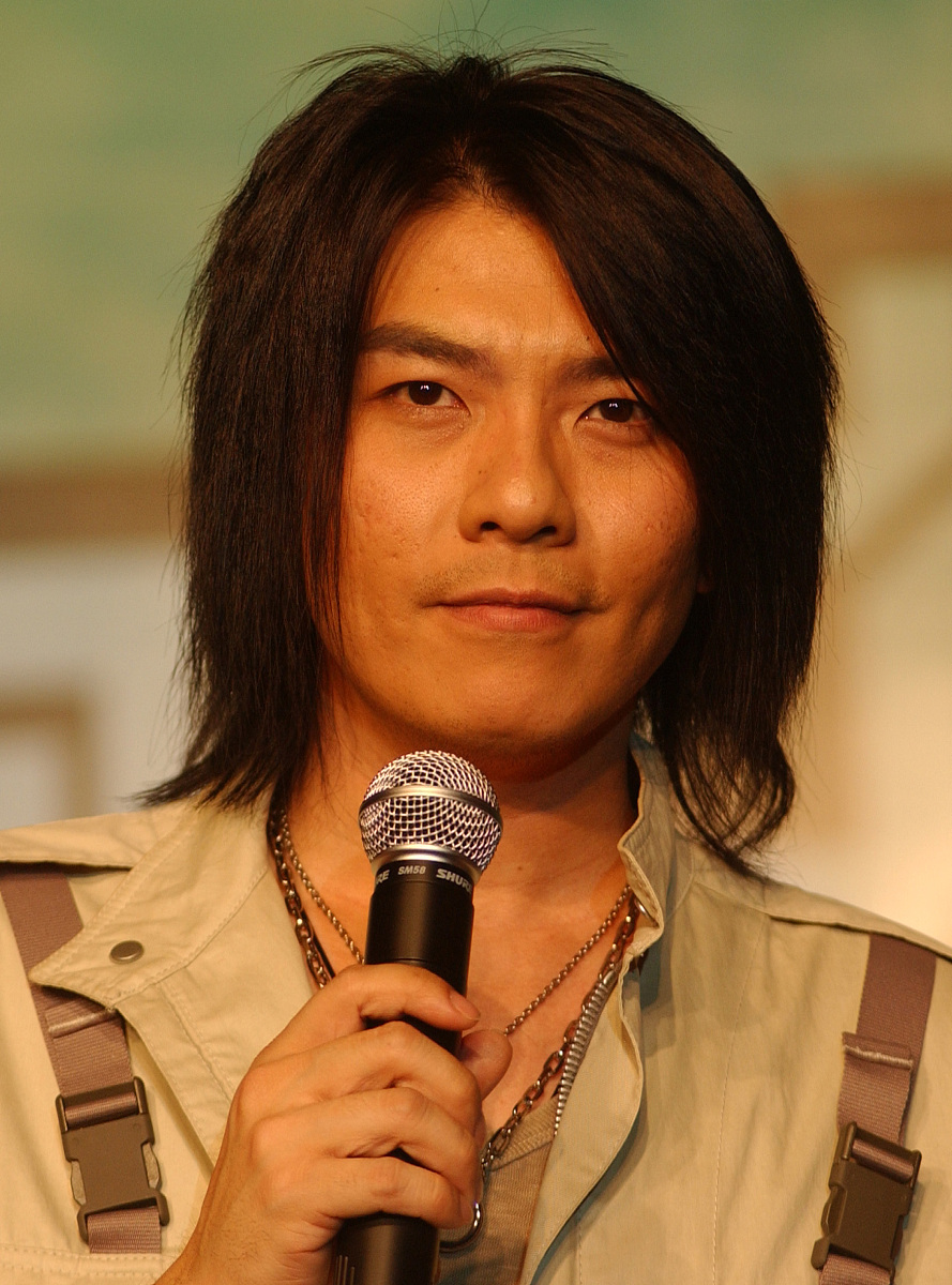 2004年9月25日,新加坡著名歌手阿杜在广州宣传新专辑《醇情歌》,并举