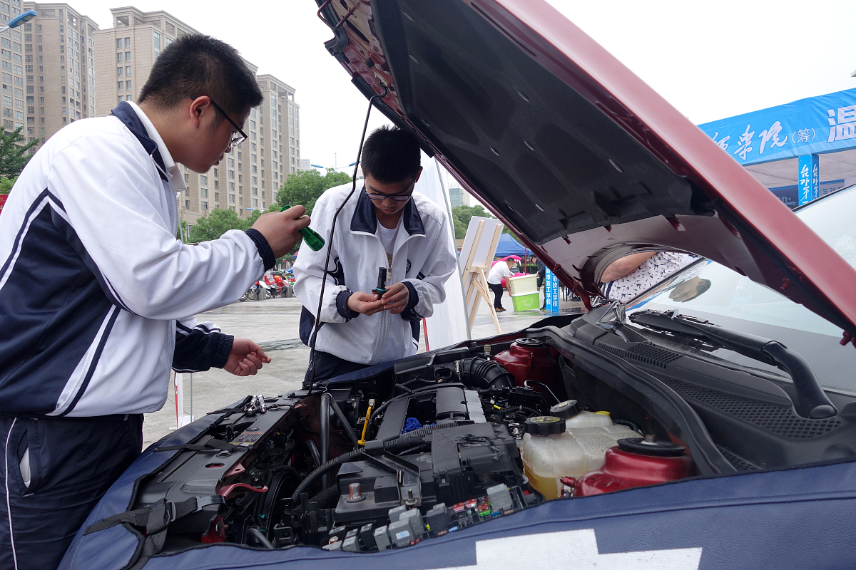 南充中等专业学校汽车应用与维修专业招生（中专+大专） - 培养高素质汽车人才