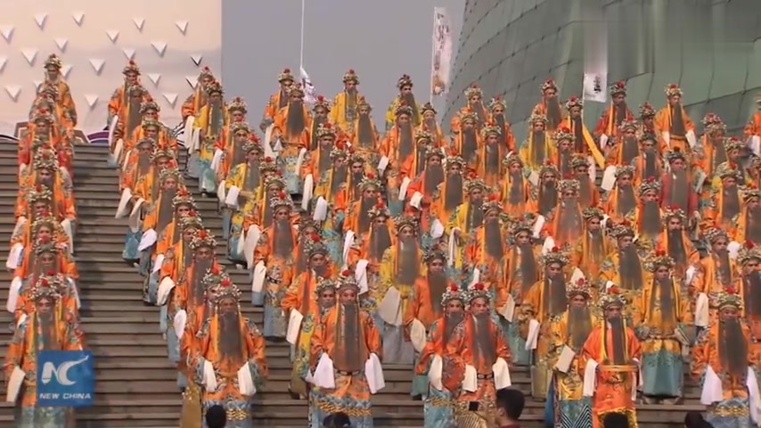 432名演员身穿龙袍,同唱豫剧唐派名剧《三哭殿》选段,厉害了!