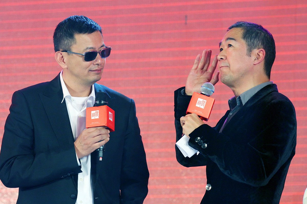 中国电影《一代宗师》请你帮我一个通俗易懂的语言去以一名大学生的角度分析这部电影的艺术风格正向的观感字数500