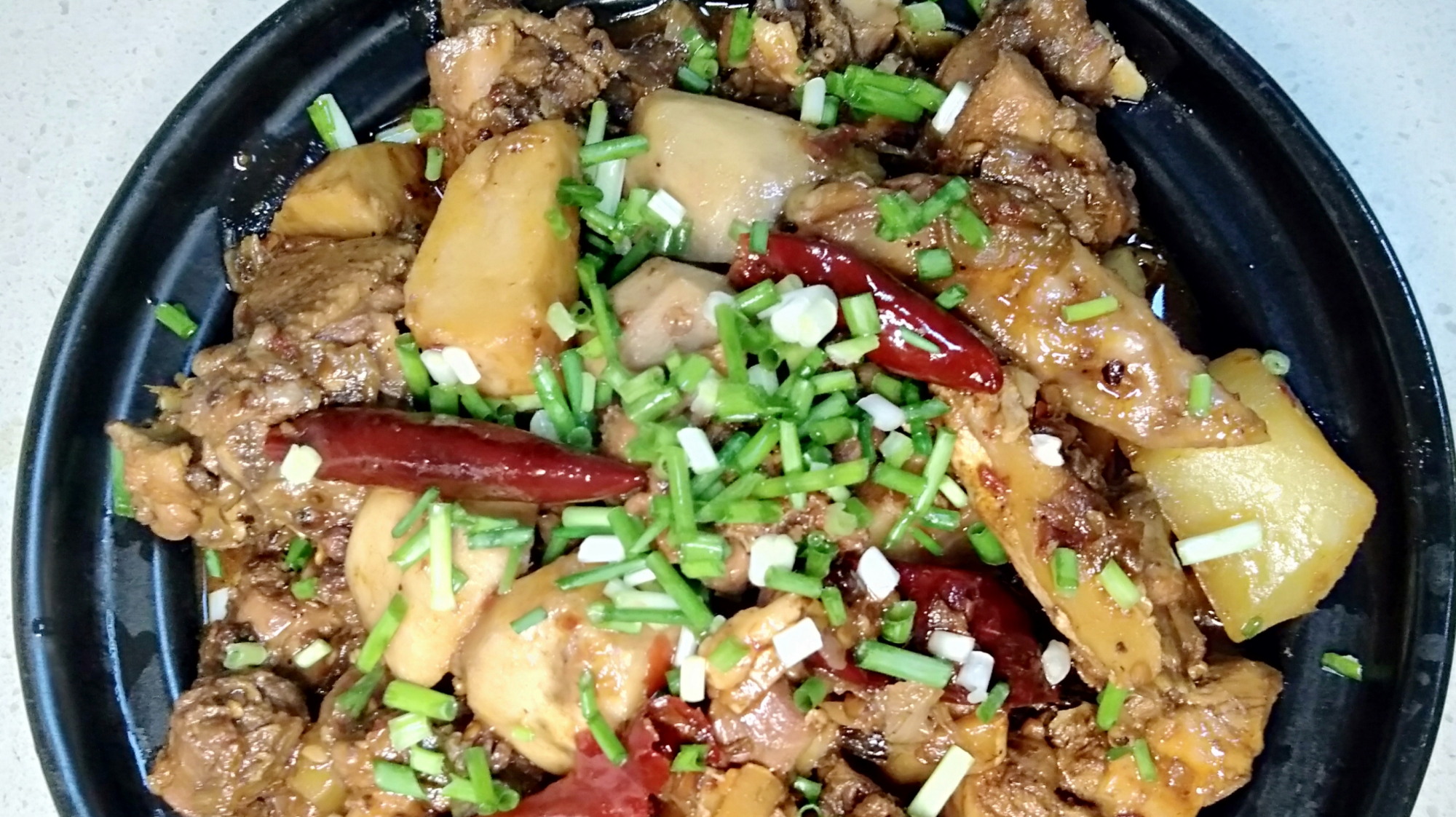 鸡肉别再炖汤了,教你新吃法,配料简单味道香,麻辣开胃又过瘾!