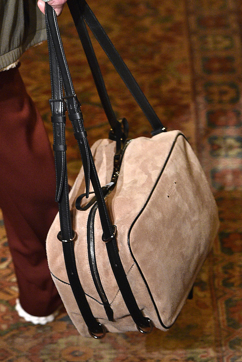 当地时间2017年1月18日,法国巴黎,2017秋冬巴黎男装周:valentino 品牌