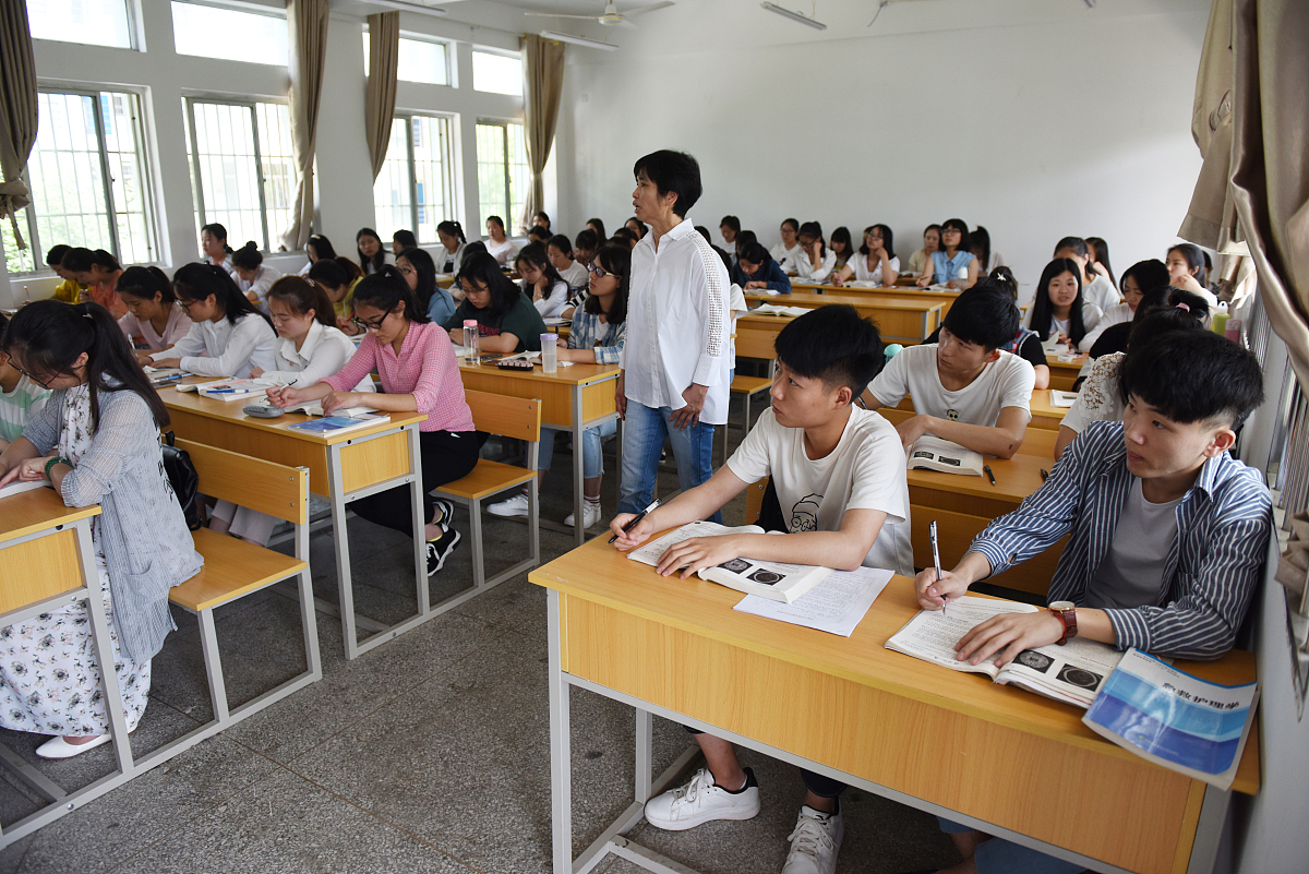 安徽省医药技工学校2023年招生：条件、专业及人数 - 培养医药技术人才