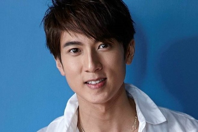 【吴尊一人带儿女吃早餐,晒合照不忘秀恩爱】6月30日恰逢周末,吴尊一大早po出最新动态“只