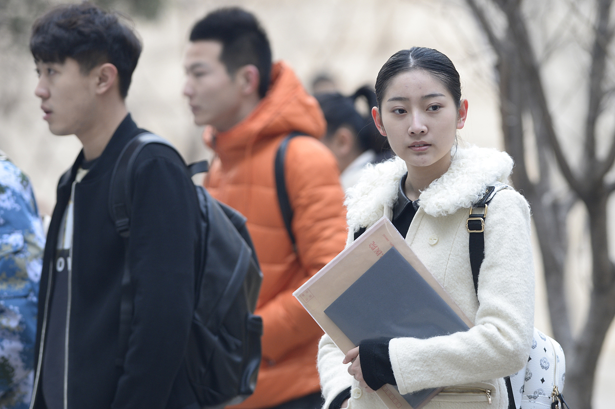 2015年3月6日讯,北京电影学院表演系考试初试.***_***2015年3月6上午,