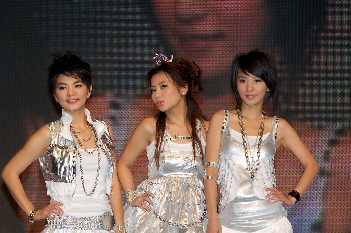 2007年 10月 14日 , 北京 , she 代言 某 化妆品 .+++_+++she